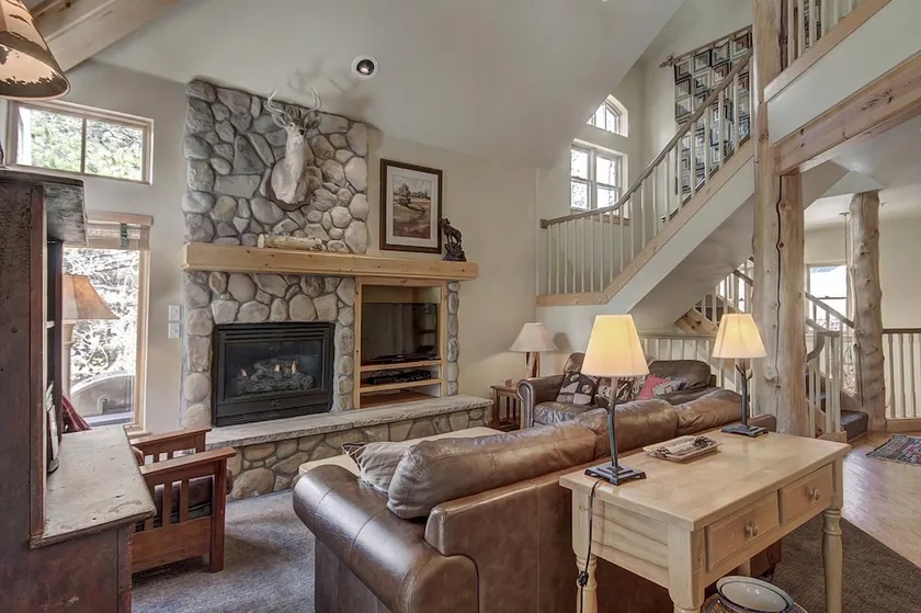1986 Starfire Townhomes 3 Bedroom Townhouse - Image 1