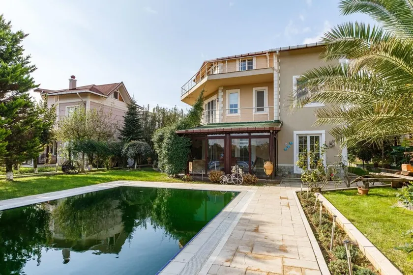Charming Villa with Private Pool and Garden in Gebze - Image 1