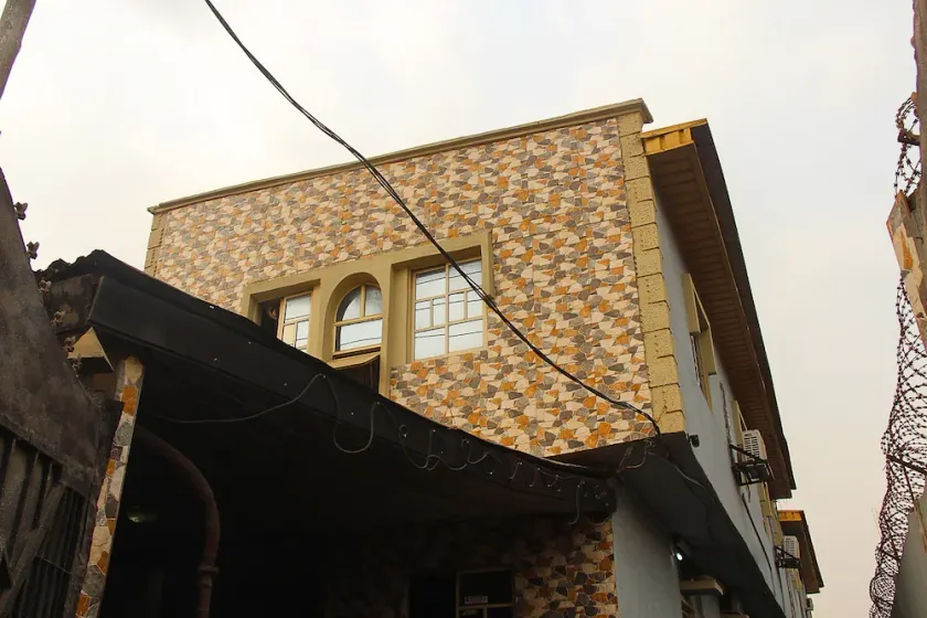 Adesuwa Royal Guest House - Image 1