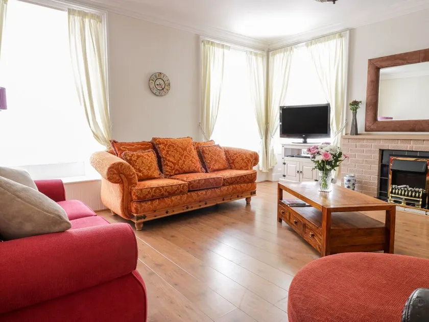 East Beach Apartment - Image 1