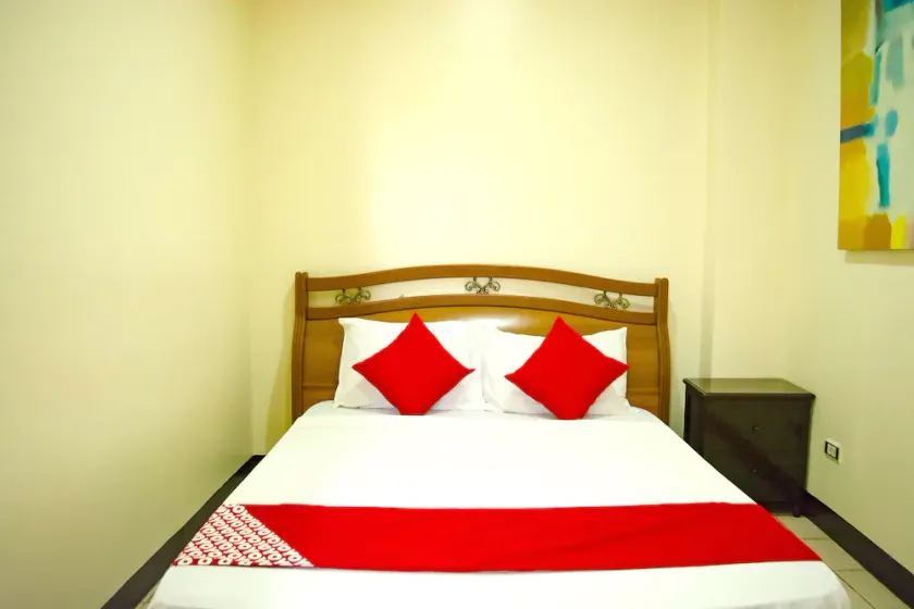 153 Executive Suites by RedDoorz - Image 1