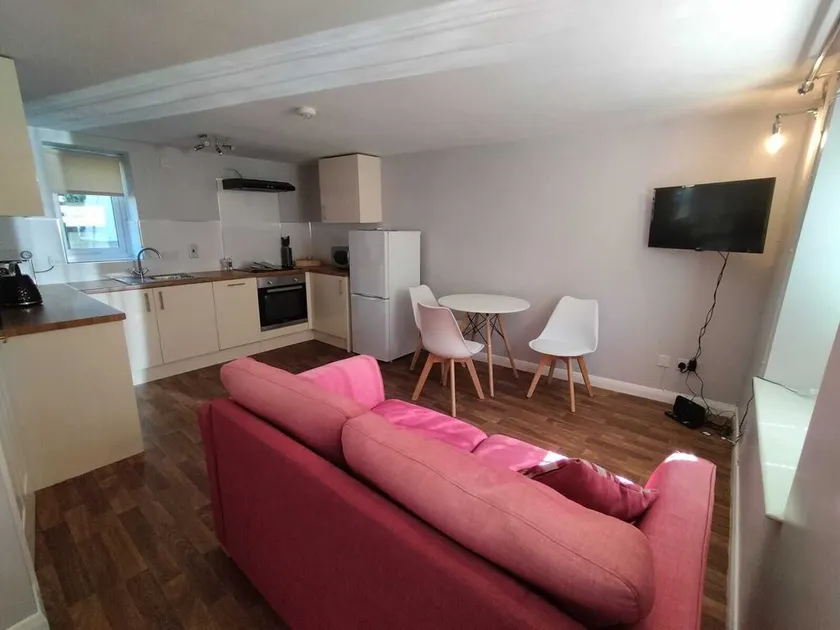 Lovely 2-bed Apartment in Wincanton Somerset - Image 1