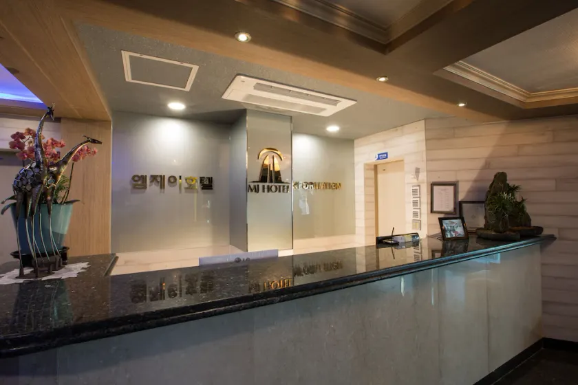 MJ Hotel - Image 1