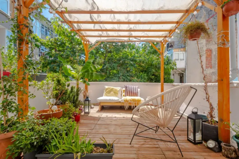 Eclectic Flat Near Metro With Terrace in Kadikoy - Image 1