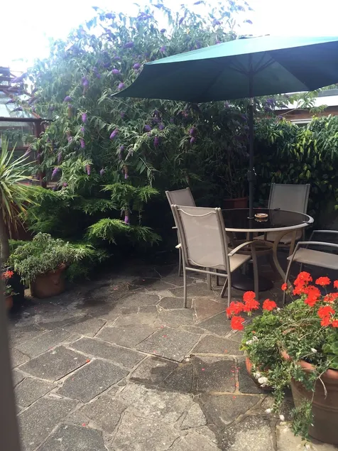 Lolas Bed And Breakfast - Image 1
