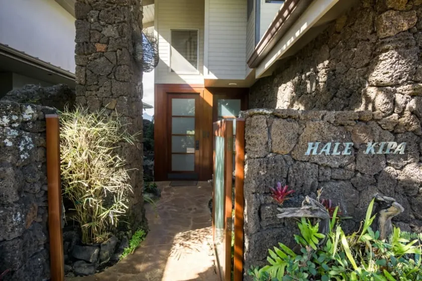 Hale Kipa | Perched on the Bluffs - Image 1