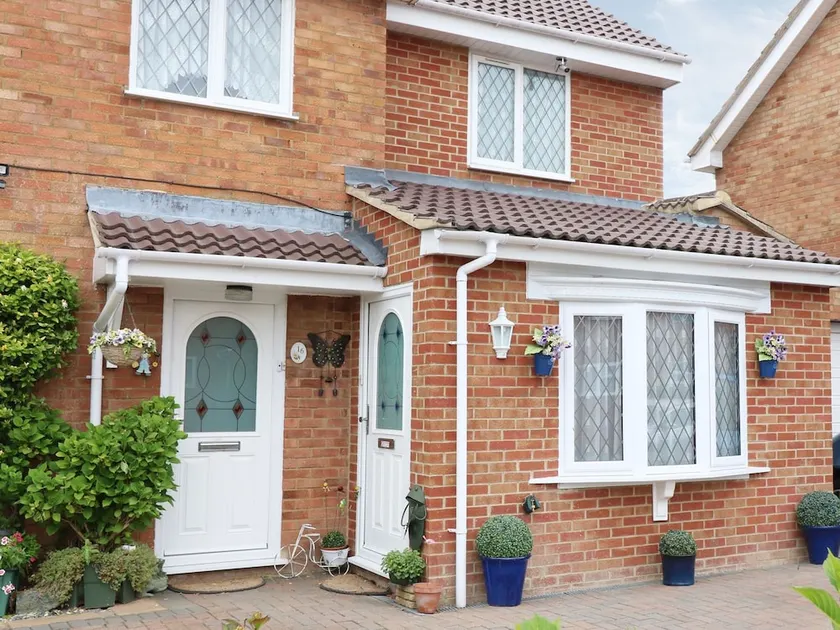 16 Retingham Way - Image 1
