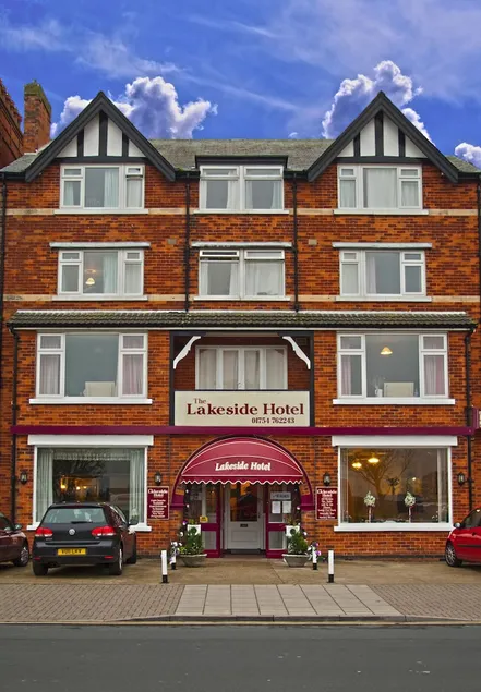 Lakeside Hotel - Image 1