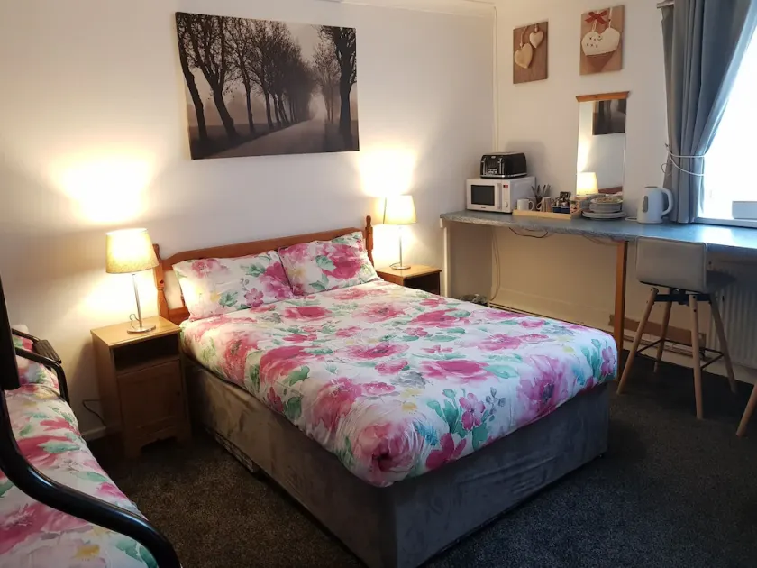 Chelford Bed & Breakfast - Image 1