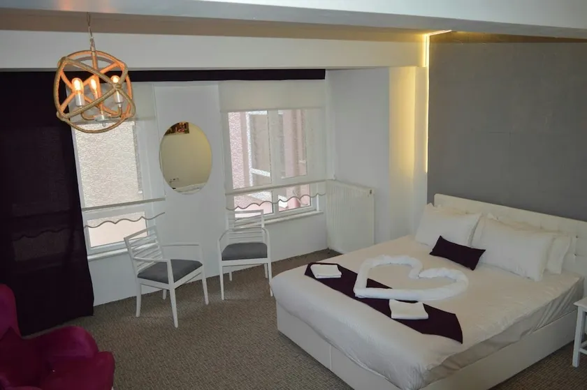 White Suite & Apartments - Image 1
