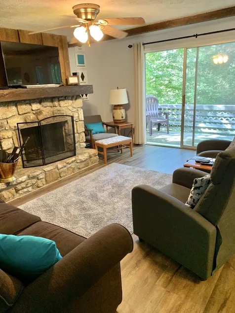 Briarcliff C_11 3 Bedroom Condo by RedAwning - Image 1