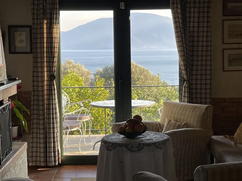 Stunning 2-bedroom Villa in - Image 1