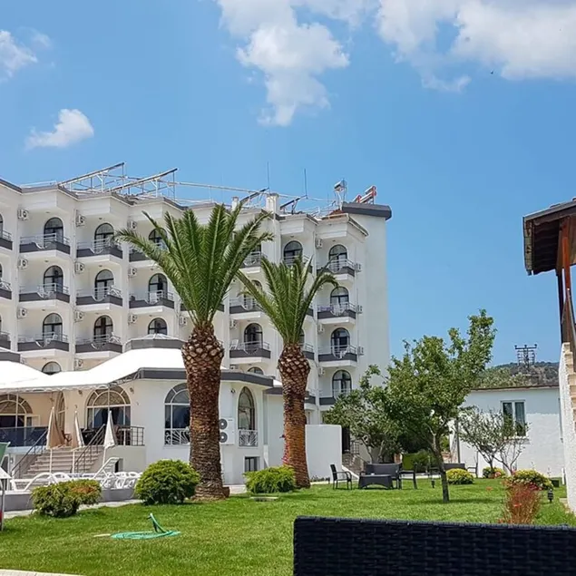 Kaju Beach Hotel - Image 1
