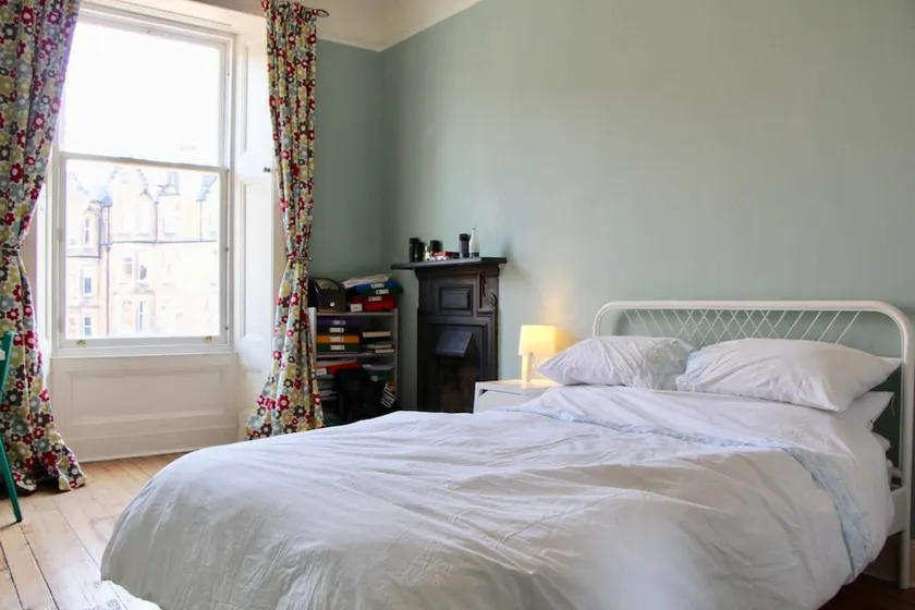Bright 2 Bedroom Flat Next To The Meadows - Image 1