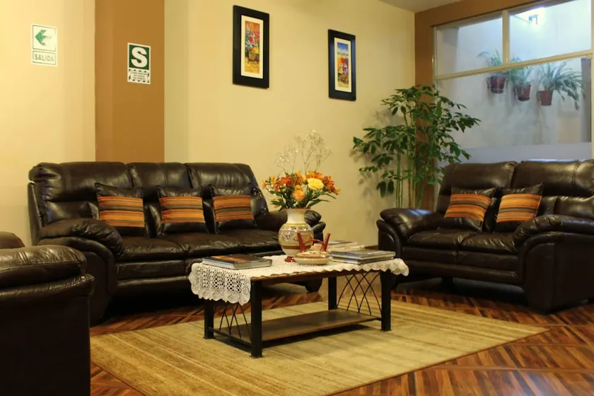 Yuraq Hotel - Image 1