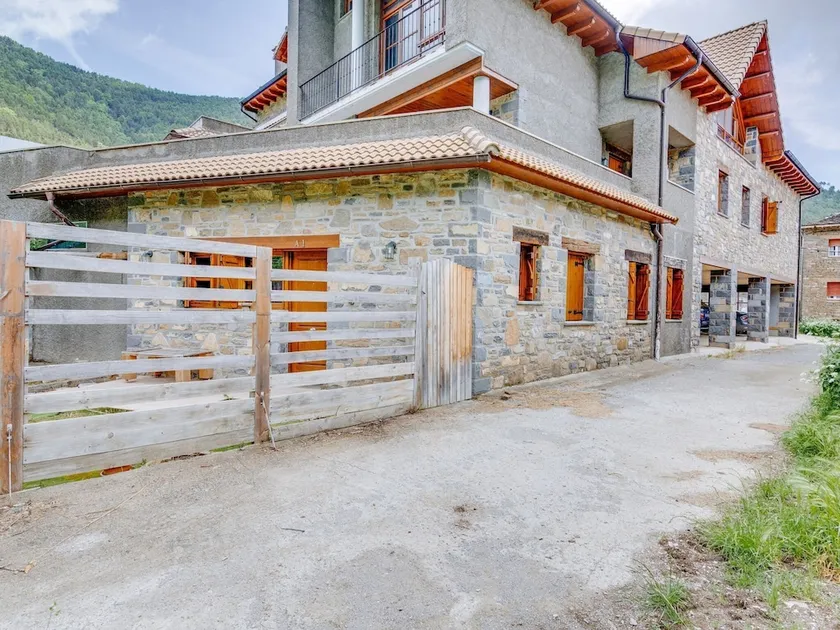 Rustic Holiday Home in Betés de Sobremonte With Garden - Image 1