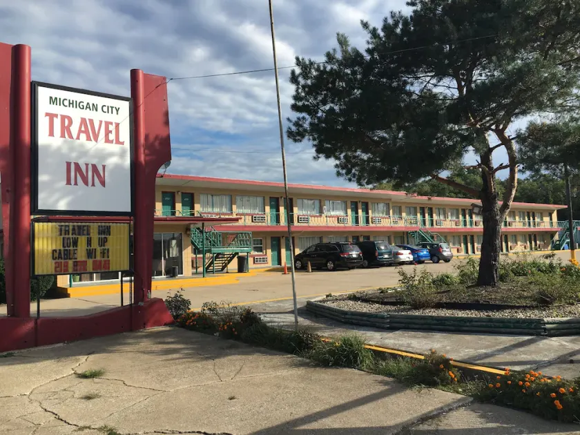 Travel Inn Motel - Image 1