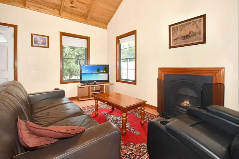 Heatherlie Cottages Halls Gap - Image 1