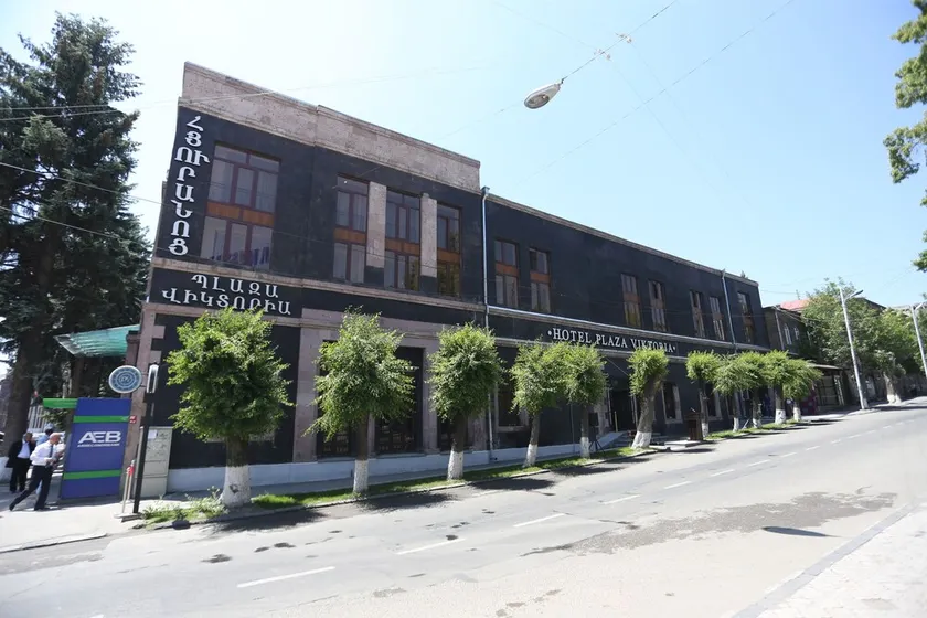 Hotel Plaza Viktoria - Image 1