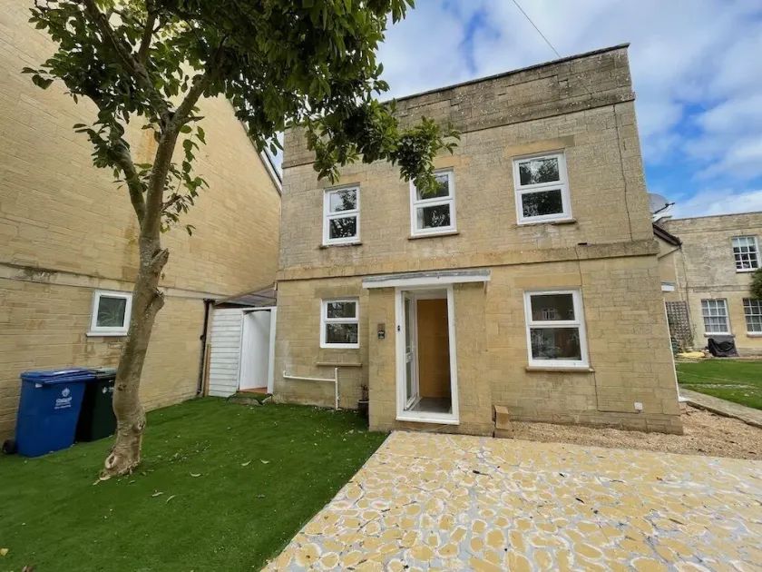 Lovely Two Bedroom Home - Image 1