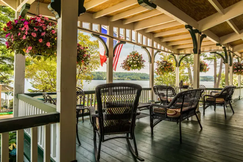 Lake House At Ferry Point - Image 1
