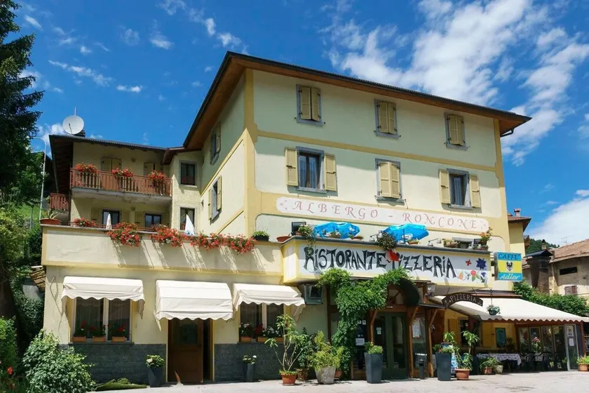 Albergo Roncone - Image 1
