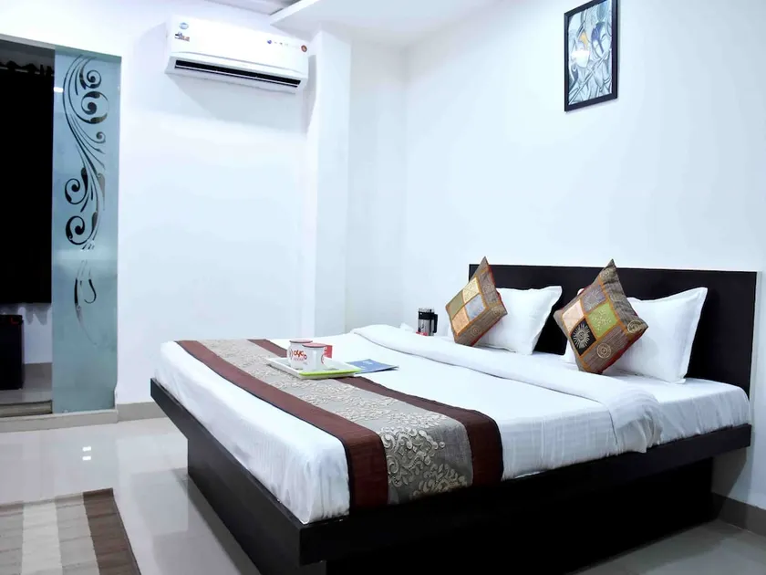 Hotel Jaisingh Palace By OYO Rooms - Image 1