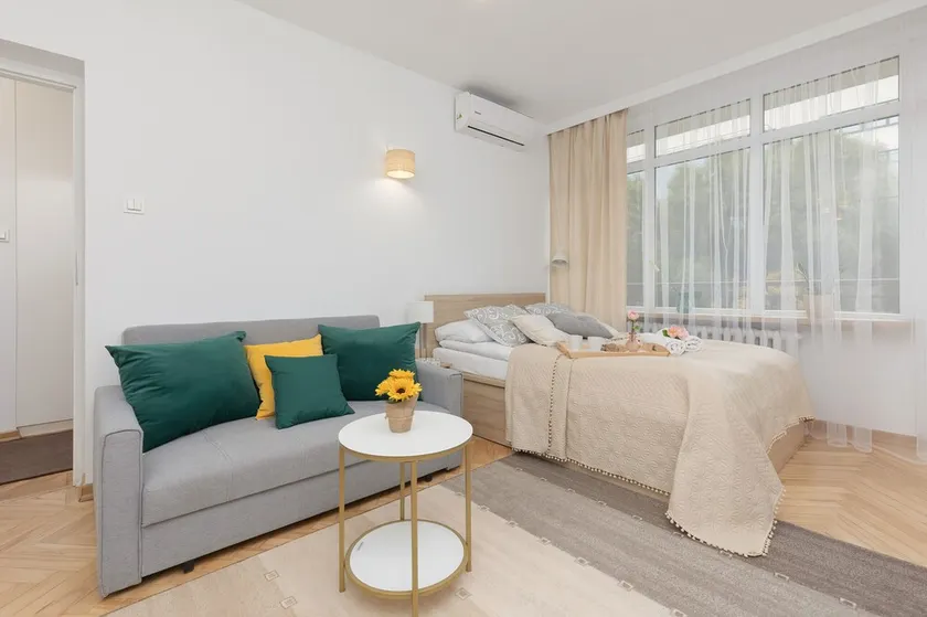 Apartment Wspólna Warsaw by Renters - Image 1