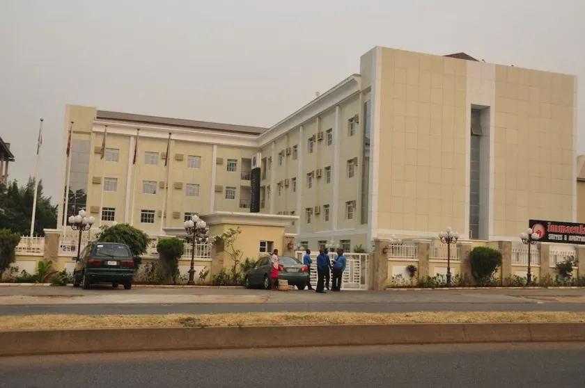 Immaculate Suites and Apartment - Image 1