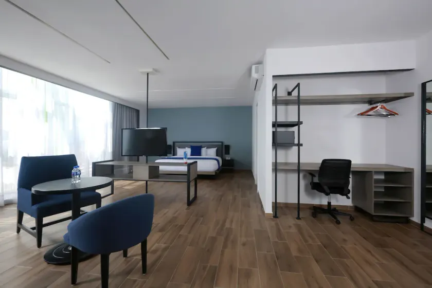 Hoh Hotel - Image 1
