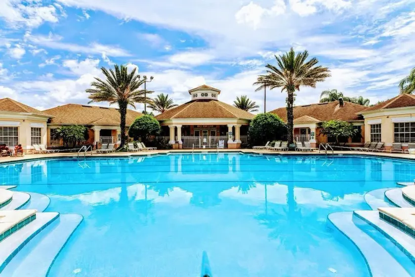 Silver Palm Retreat - Image 1