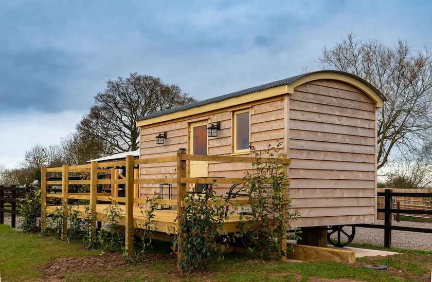 Hillside View Shepherds Hut - Image 1