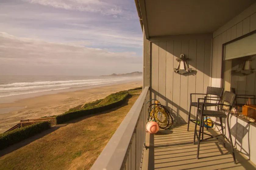 Nye Beach Condos & Cottages - Image 1