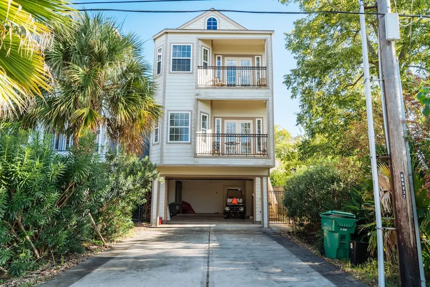 Spacious Kemah Boardwalk Townhome - Image 1