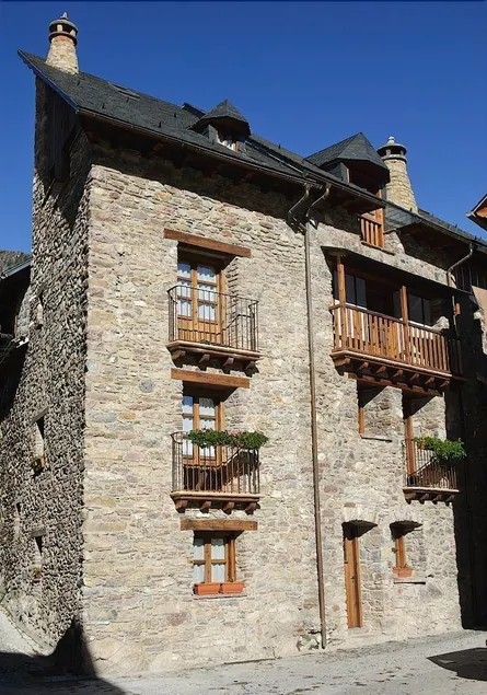Casa Rafeleta - Guest House - Image 1