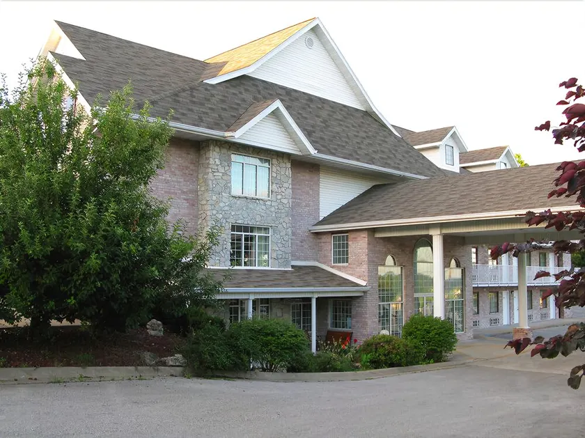 Branson Vacation Inn and Suites - Image 1