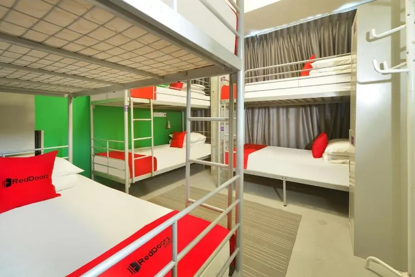 RedDoorz Hostel @ Beach Road - Image 1