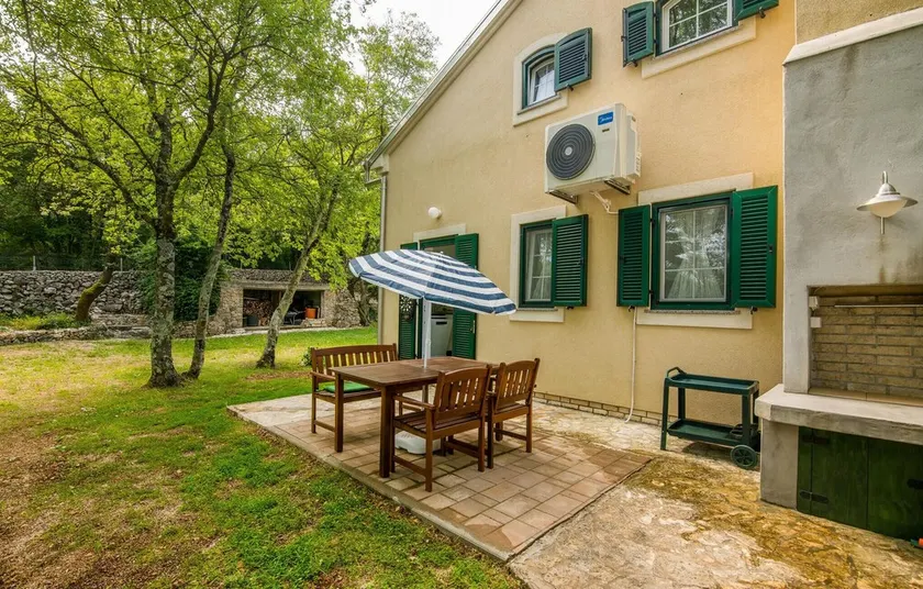Stunning Home in Ostrobradic With Wifi and 2 Bedrooms - Image 1
