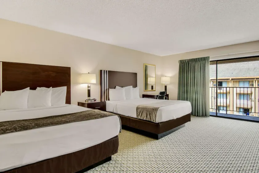 Rodeway Inn & Suites Portland - Jantzen Beach - Image 1
