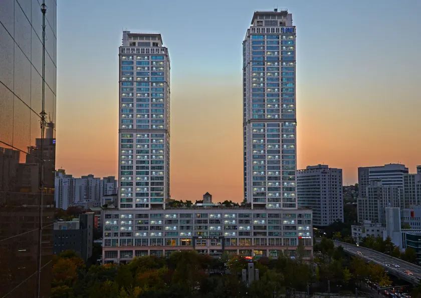 Brown Suites Serviced Residence - Image 1