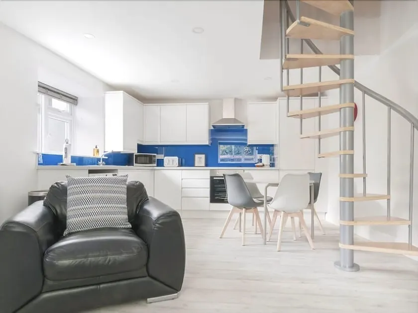 Max & Ben's Bistro Apartment - Image 1