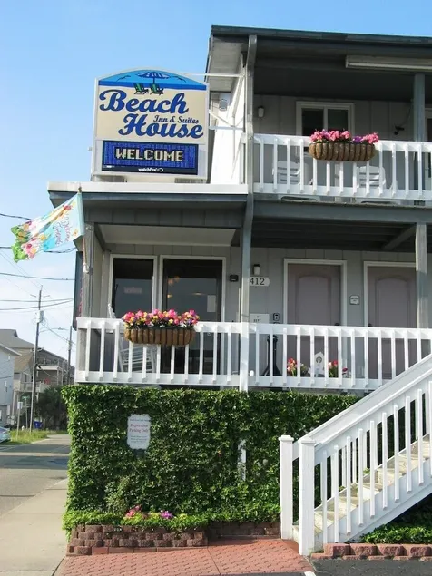 Beach House Inn and Suites - Image 1