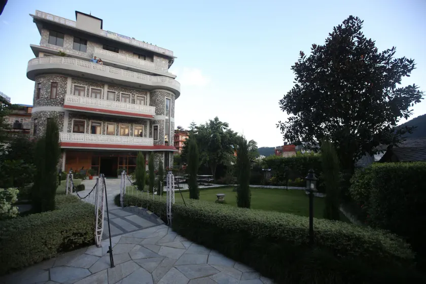 Hotel Peninsula - Image 1