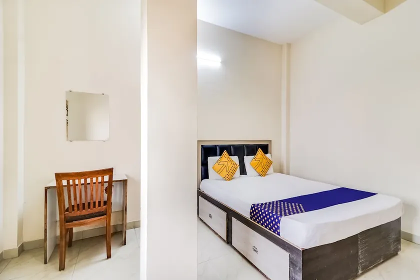 SPOT ON 37254 Hotel Krishna - Image 1