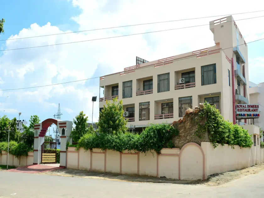 Hotel Rockwell by OYO Rooms - Image 1