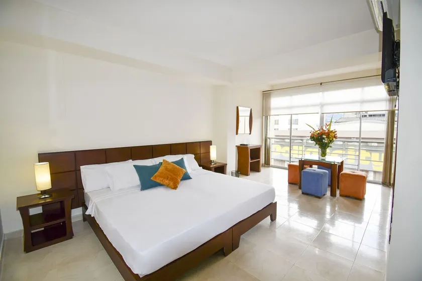 Hotel Monarca Armenia - Image 1