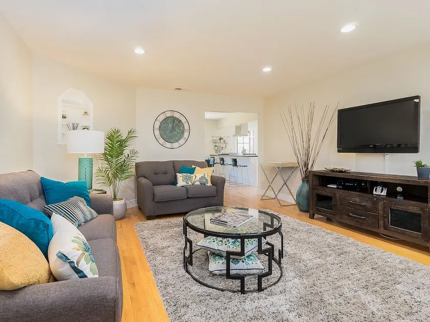 456 5th Street West Home - Image 1