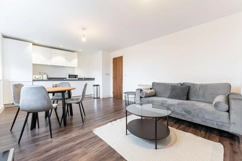Beautiful Apartment Worcester - Amazing Location Parking - Image 1