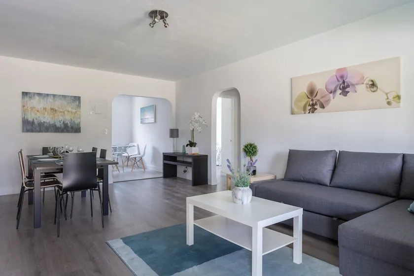 Cozy And Modern 2b 2b Home Great Location - Image 1