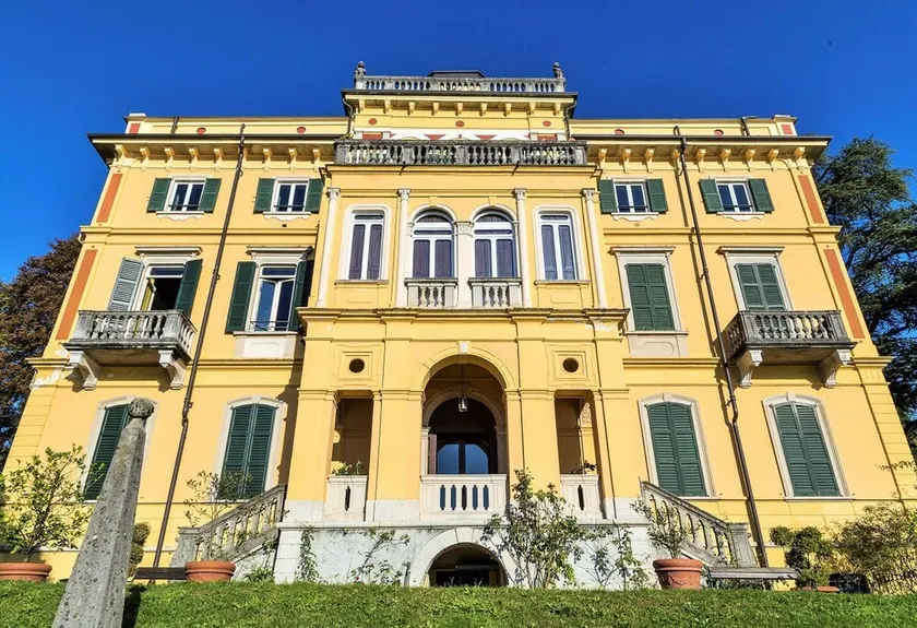 Bellavista prestigious apartment with lake view - Image 1